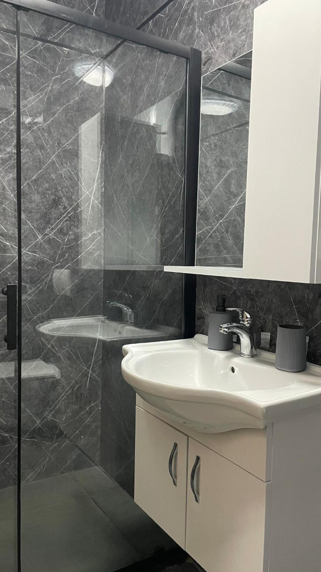 Apartment Grey Opal *